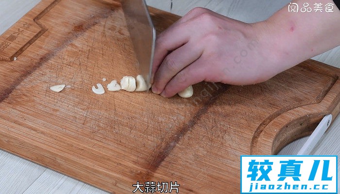 香肠炒蚕豆怎么做 香肠炒蚕豆的做法
